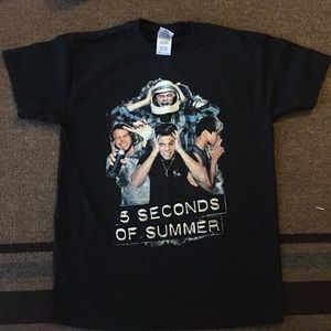 Five seconds of summer concert T-shirt